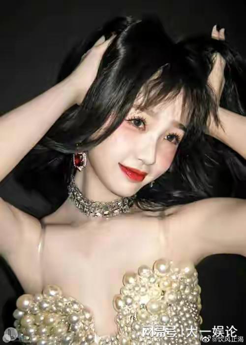 娱乐圈吃瓜所虞书欣早期清冷感,娱乐圈的冰山美人蜕变记