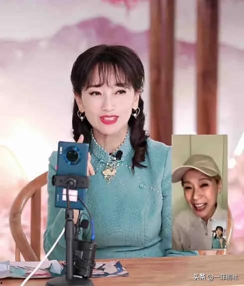 娱乐吃瓜穿上cos,Cosplay盛宴，明星同款造型大揭秘！